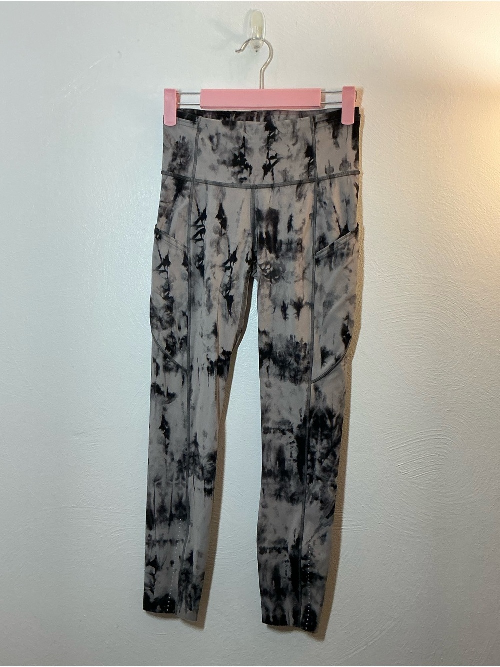 lululemon athletica Black & Gray Tie-Dye Capri Leggings Size 4